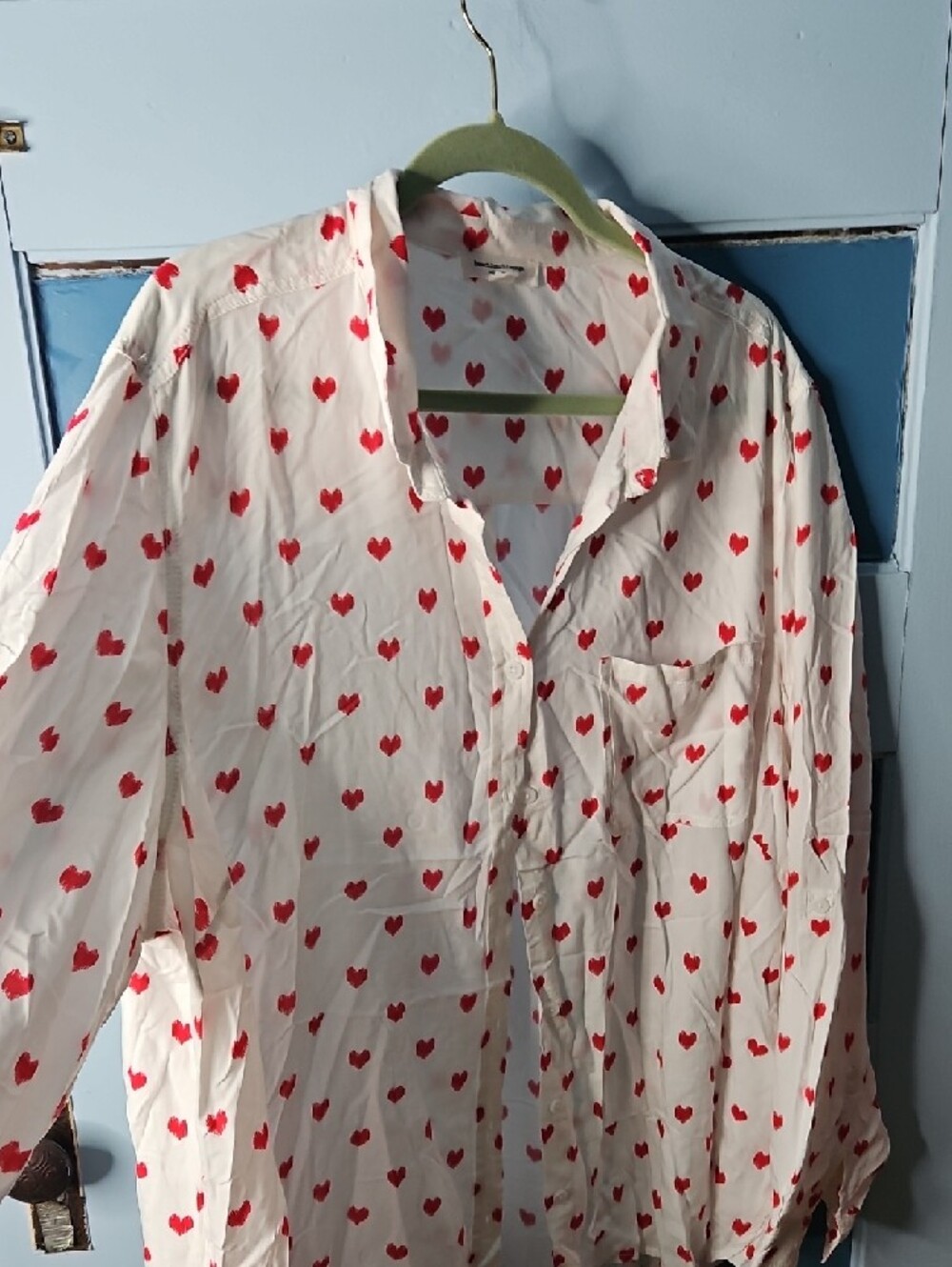 Beachlunchlounge Button-Up Blouse with Red Heart Print 3X - Picture 4 of 6